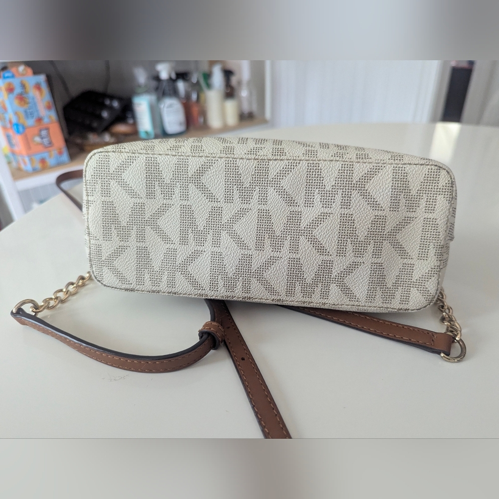 Michael Kors Crossbody Bag - Picture 4 of 16